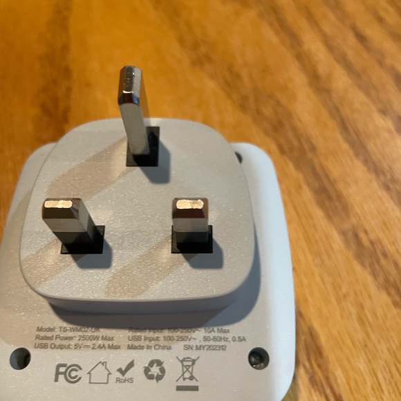 UK Ireland Travel Plug Adapter, TESSAN Type G Power Adaptor with 2 USB Charger - Picture 3 of 3